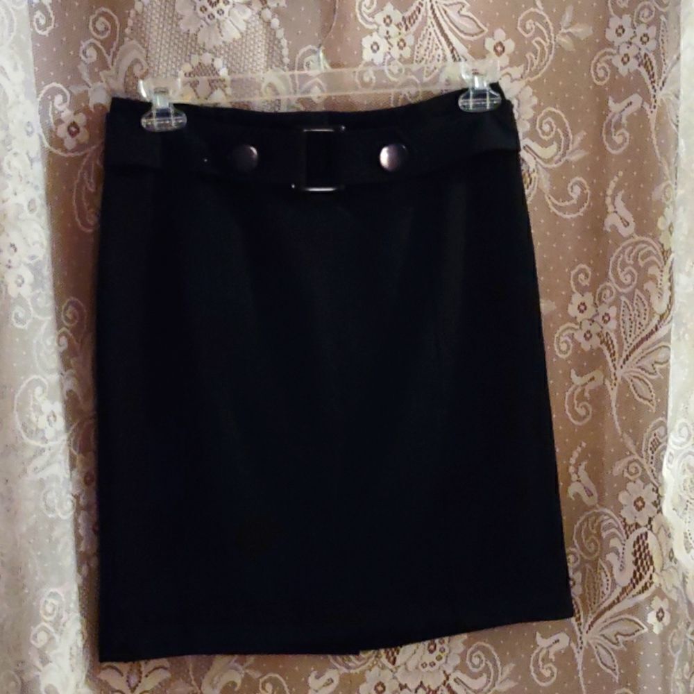 New Apt.‎ 9 Women's size 6P classic black skirt lined faux belt zip back
